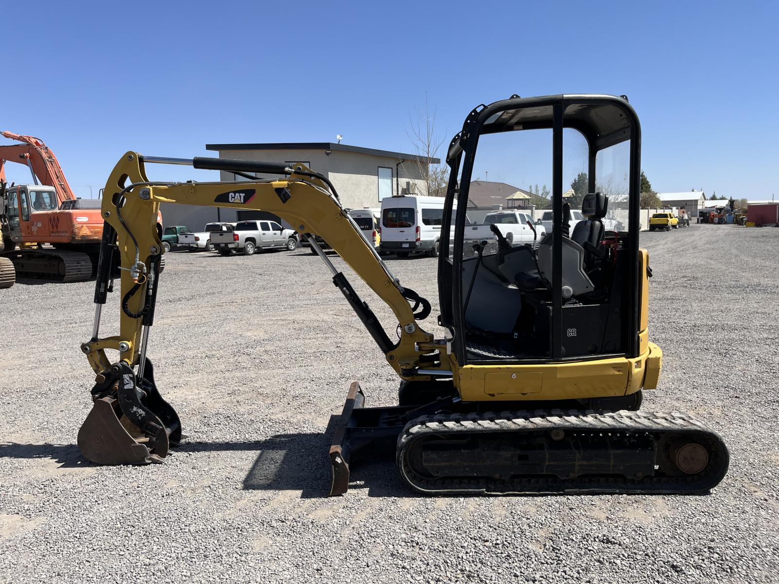 ./imagenes/INVOICE/2019/18057/CATERPILLAR 302.7D CR (20).JPG